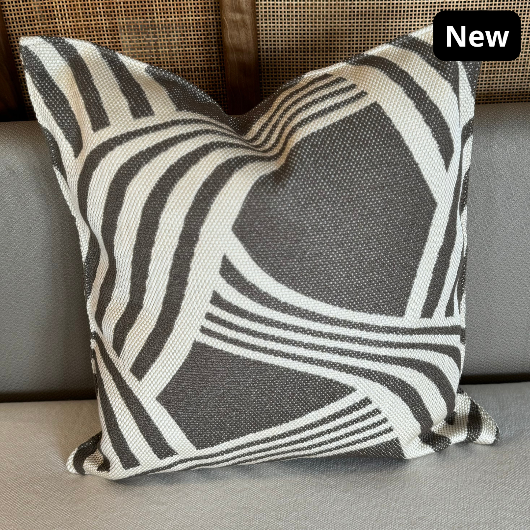 Coussin décoratif Taupe Graphique 50x50cm.