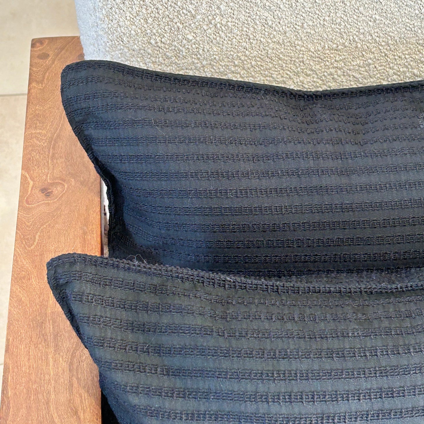 Lot de 2 Coussins Rayures Texturées Noir Profond 65x32cm