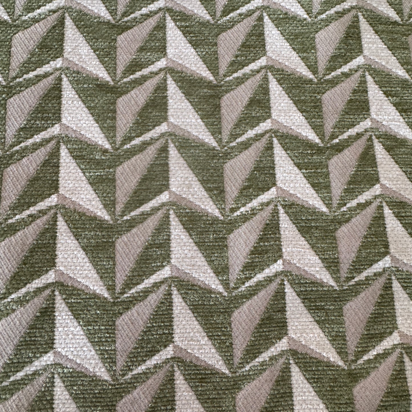 Tissu en chenille vert géometrique .