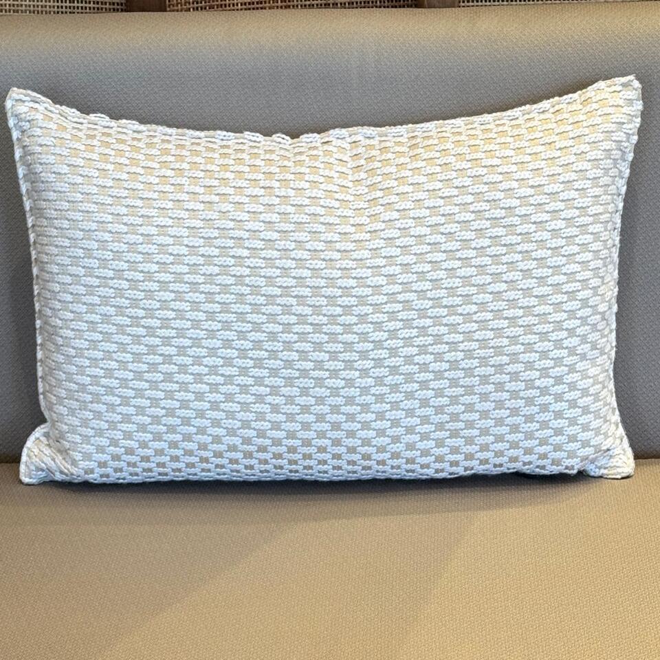 Coussin Rectangulaire Géométrique Lignes Entrelacées 65x35cm