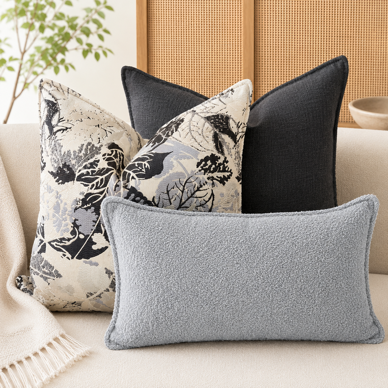 Coussin bouclette bleue claire