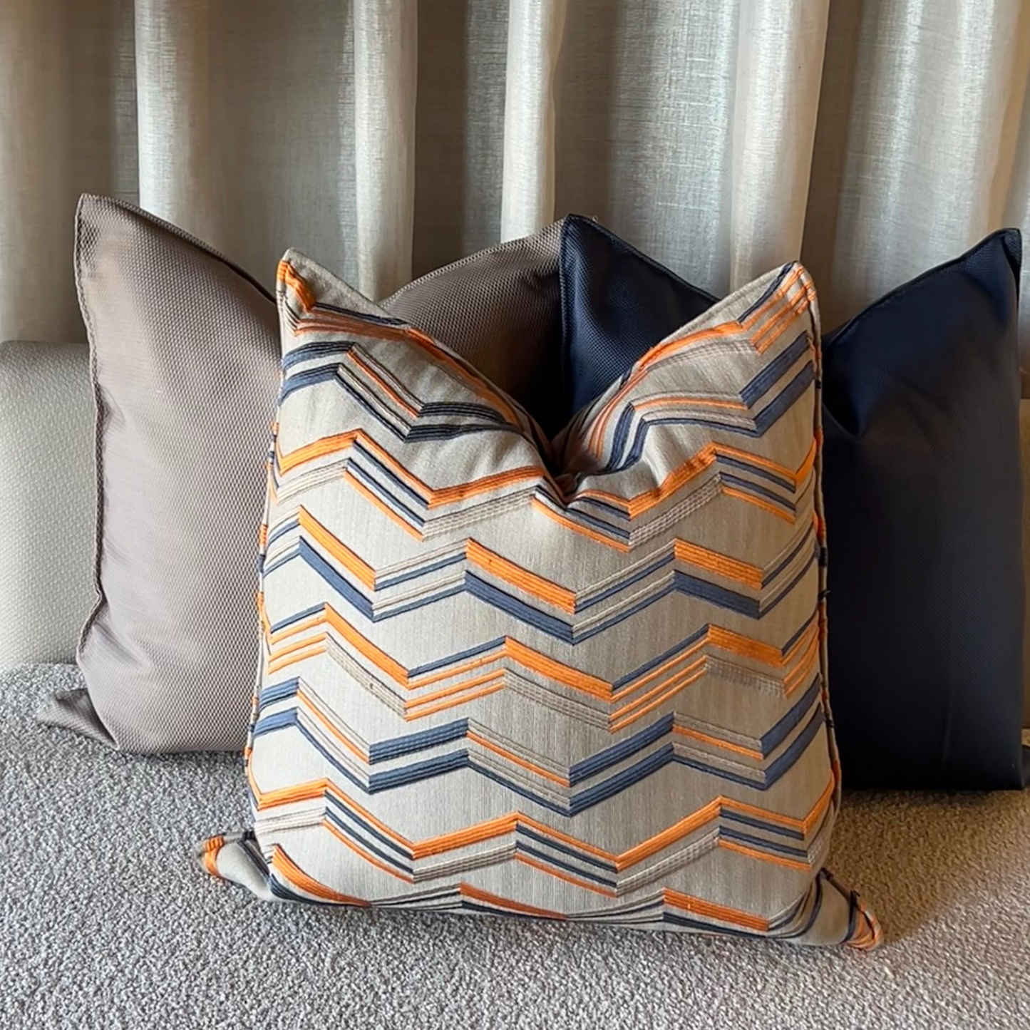Coussin décoratif zigzag taupe 50x50cm