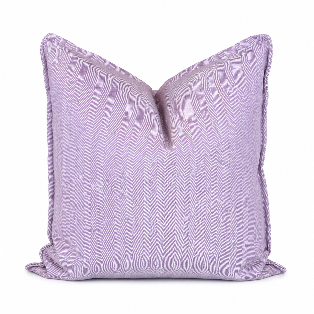 Coussin décoratif mauve clair à motif chevron tissé ton sur ton, élégant et moderne, fabriqué au Maroc par Biyadi Collection.