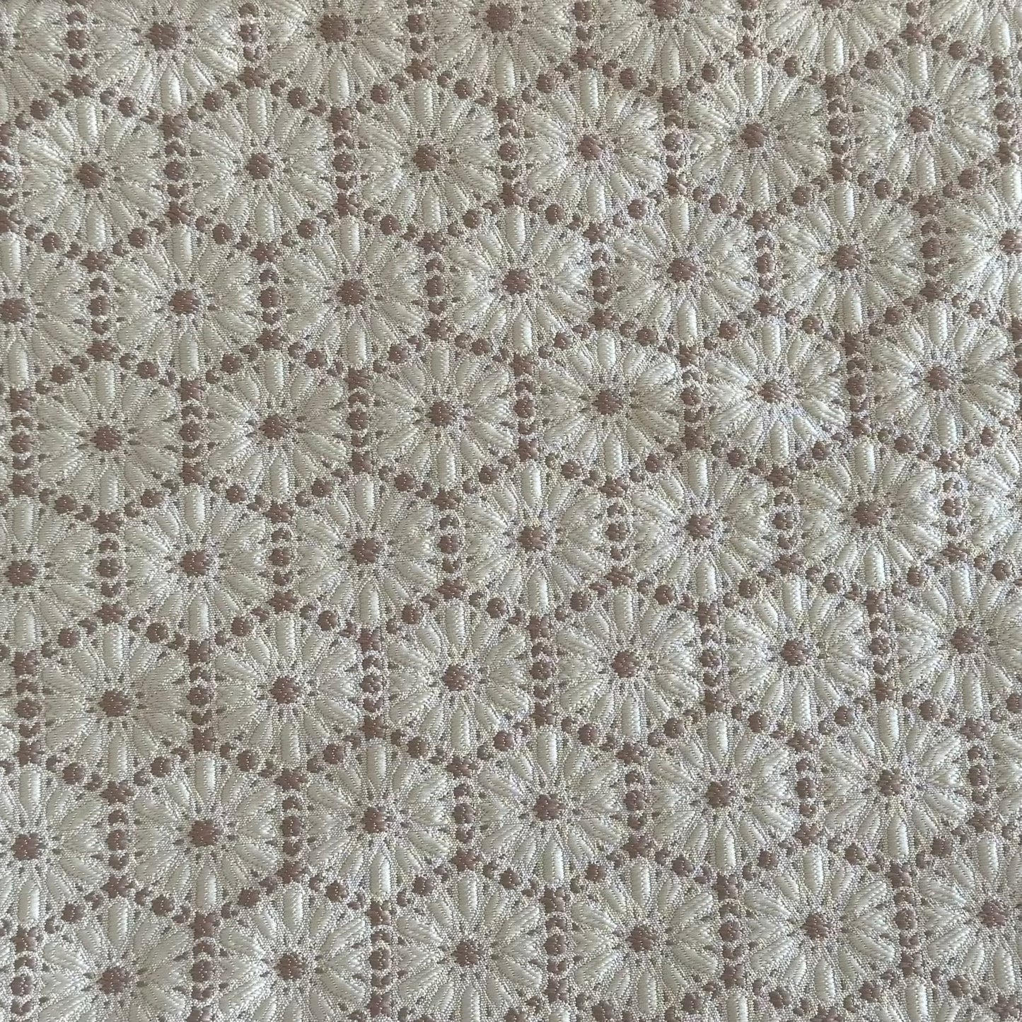 Tissu Zellij marocain taupe et blanc cassé à motifs géométriques embossés pour décoration