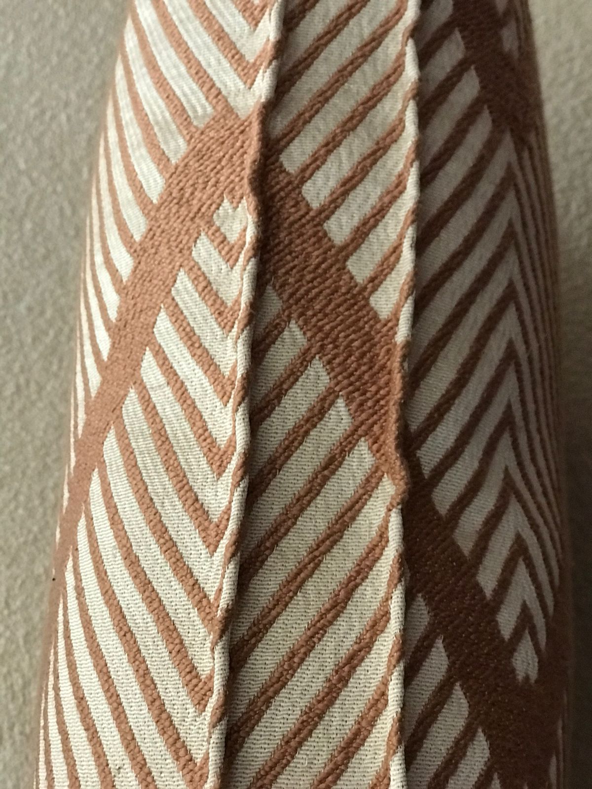 Decorative zigzag cushion 50x50cm