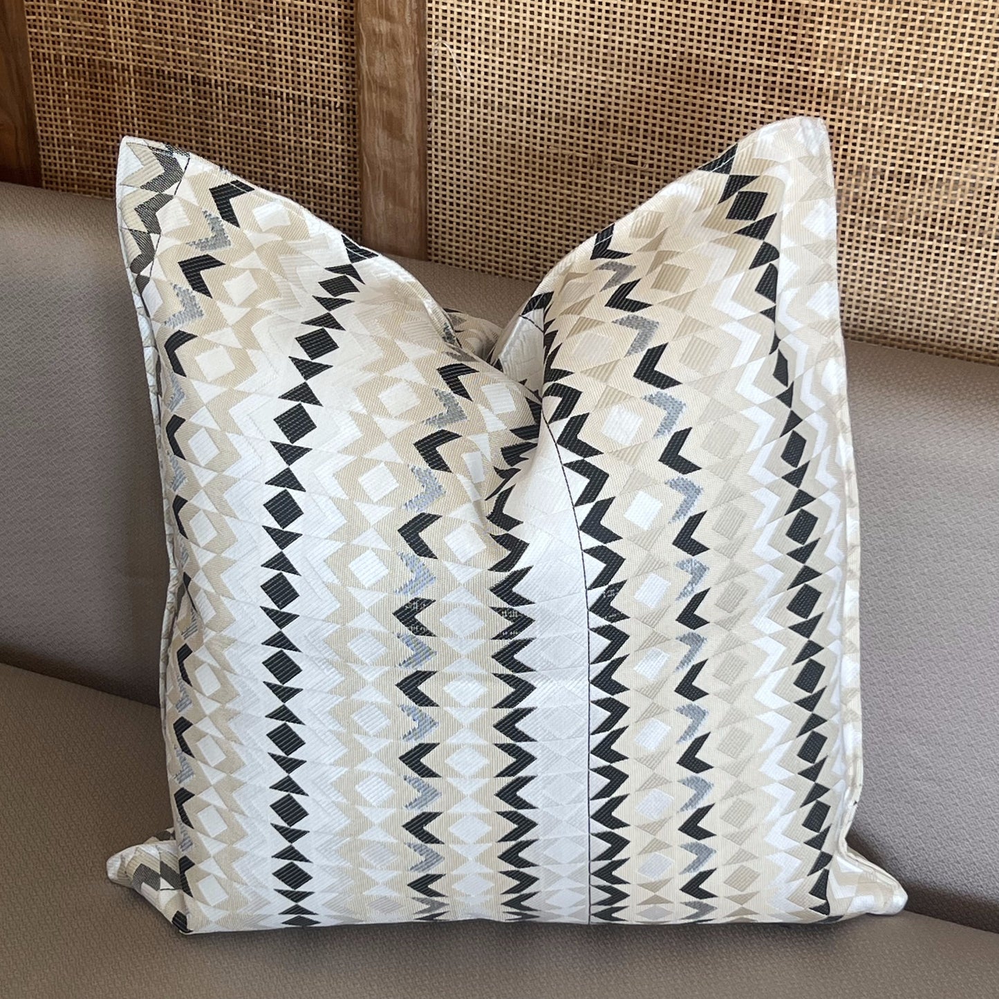 Coussin Graphique Tribal Chic