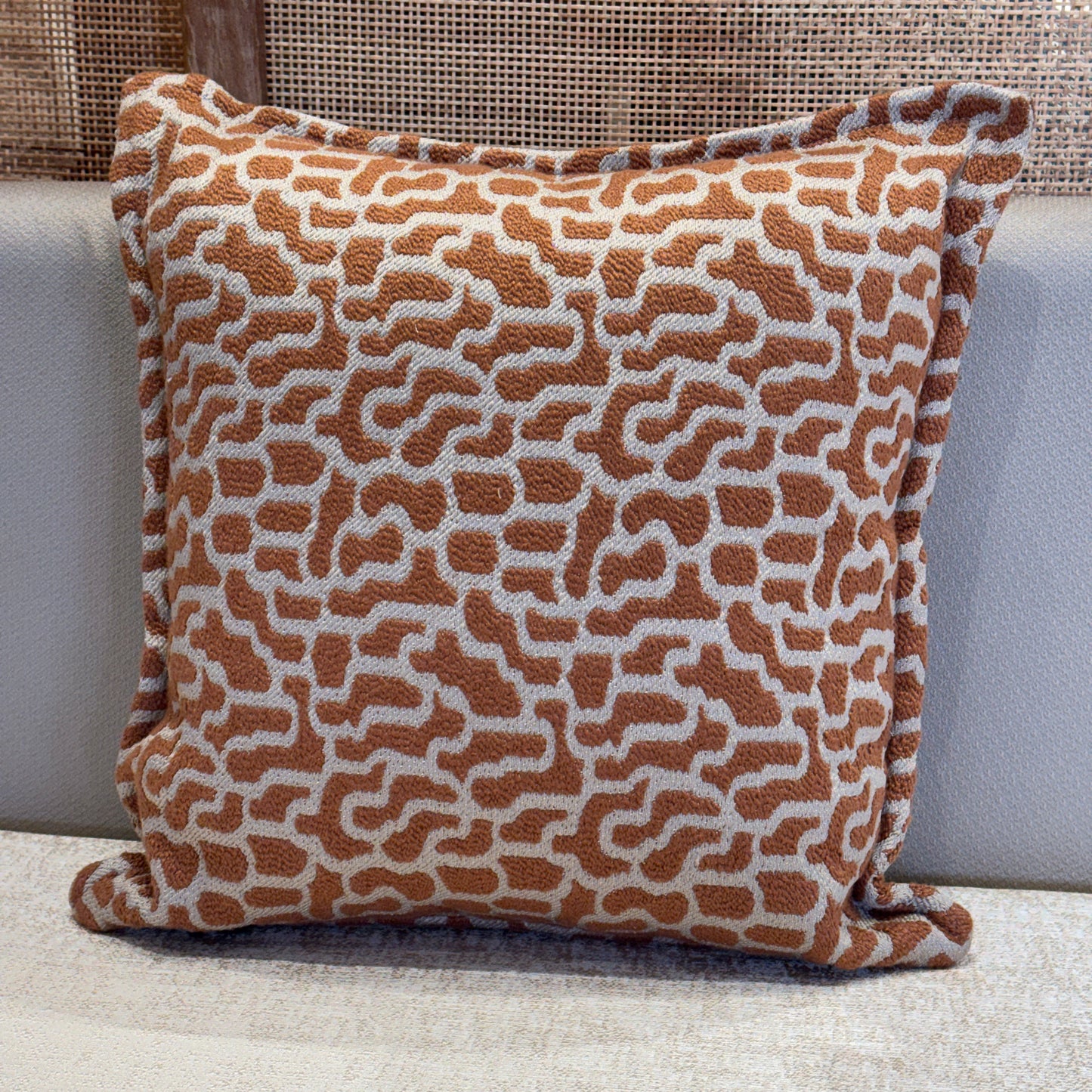 Coussin motif organique  terracota  en bouclette