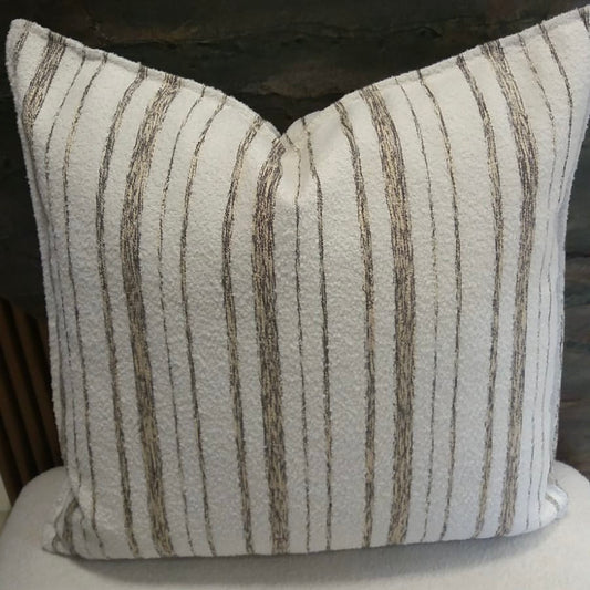 Coussin décoratif bouclette rayé écru & lin naturel .