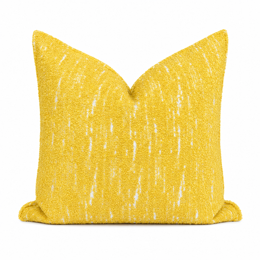 Coussin jaune en bouclette