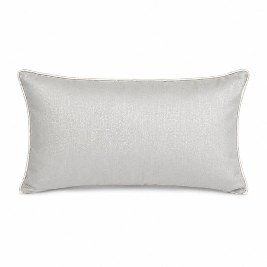 Coussin décoratif rectangulaire en toile bleu ciel, confectionné au Maroc, idéal pour une décoration élégante et contemporaine.