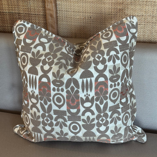 Coussin taupe graphique floral