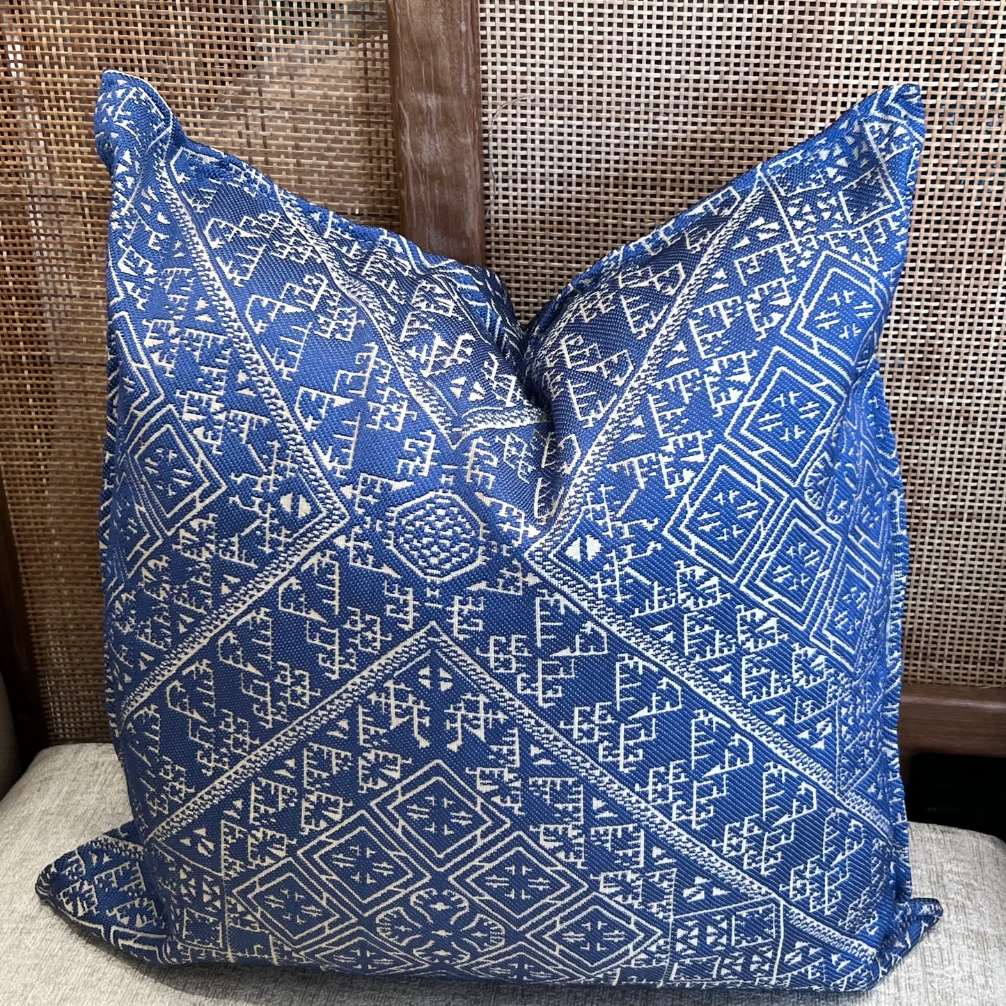 Coussin décoratif intemporel en tarz bleu