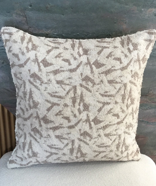 Coussin décoratif en bouclette taupe et blanc 50x50