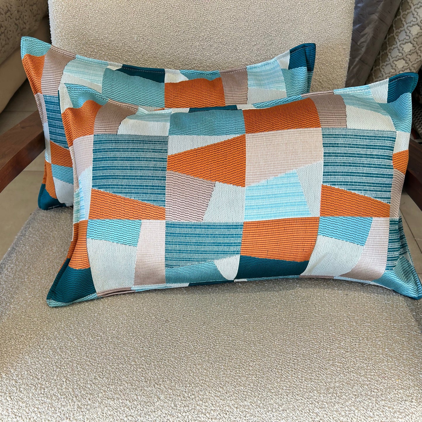 Lot de 2 Coussins à motifs géométriques 56x34cm