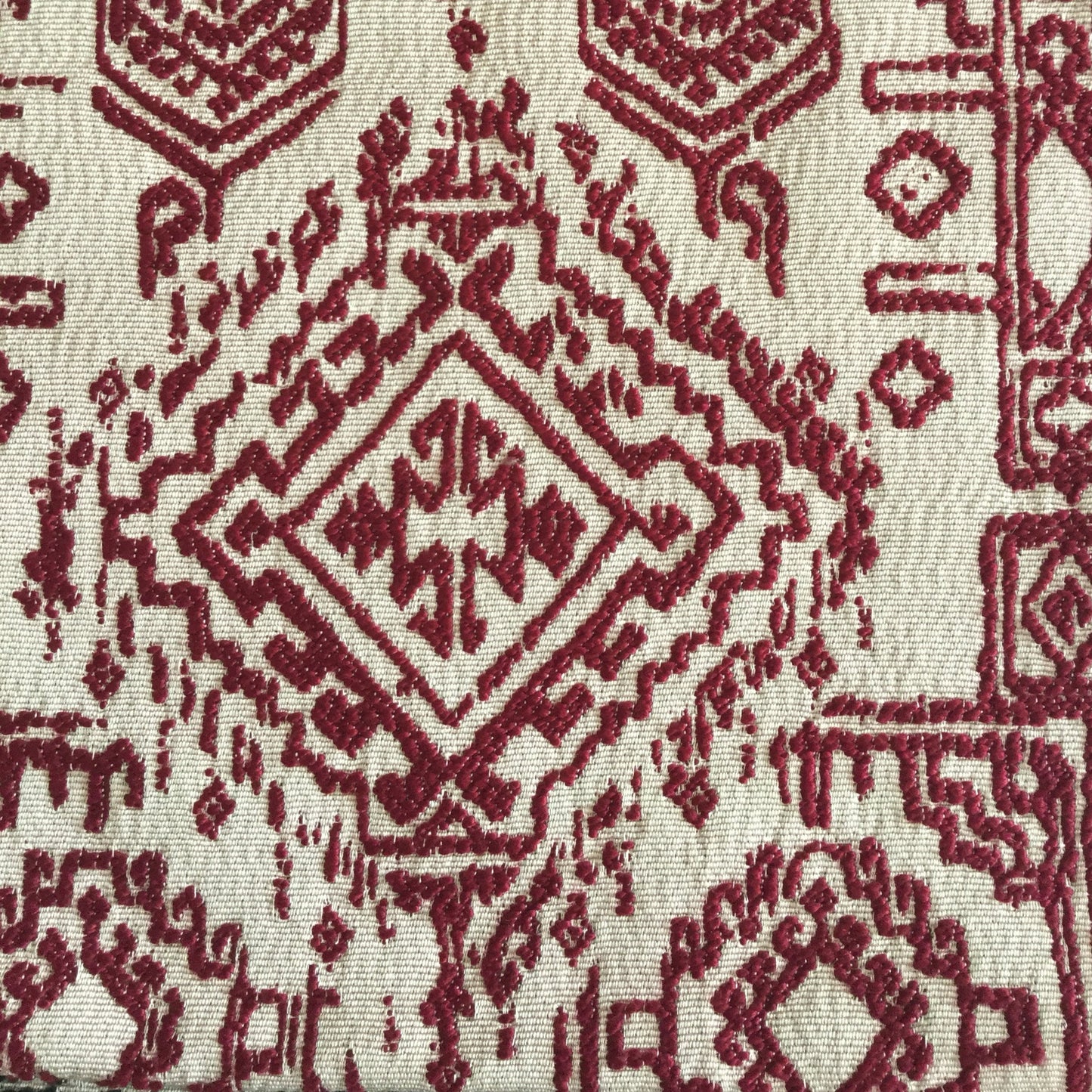 Tissu d’ameublement tribal berbère en relief, coloris bordeaux