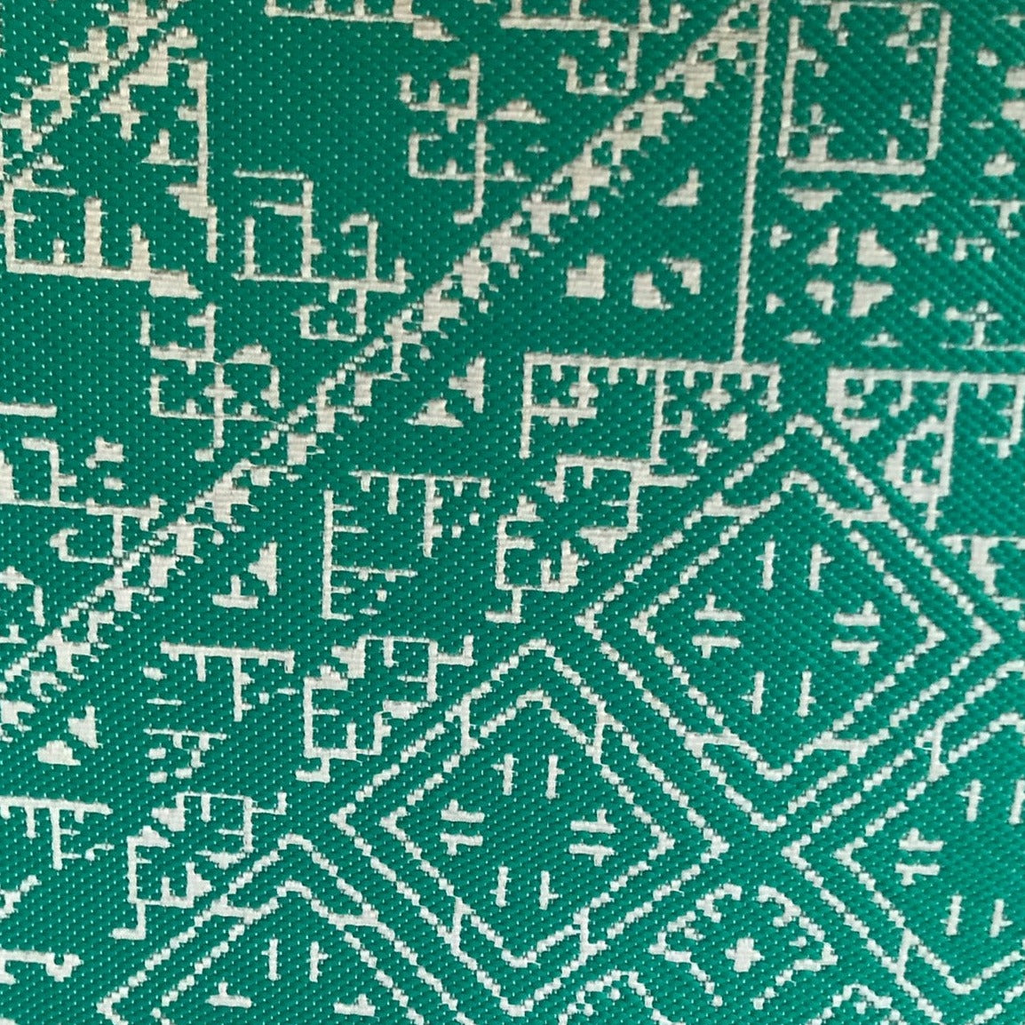 Embroidered effect fabric (Tarz)