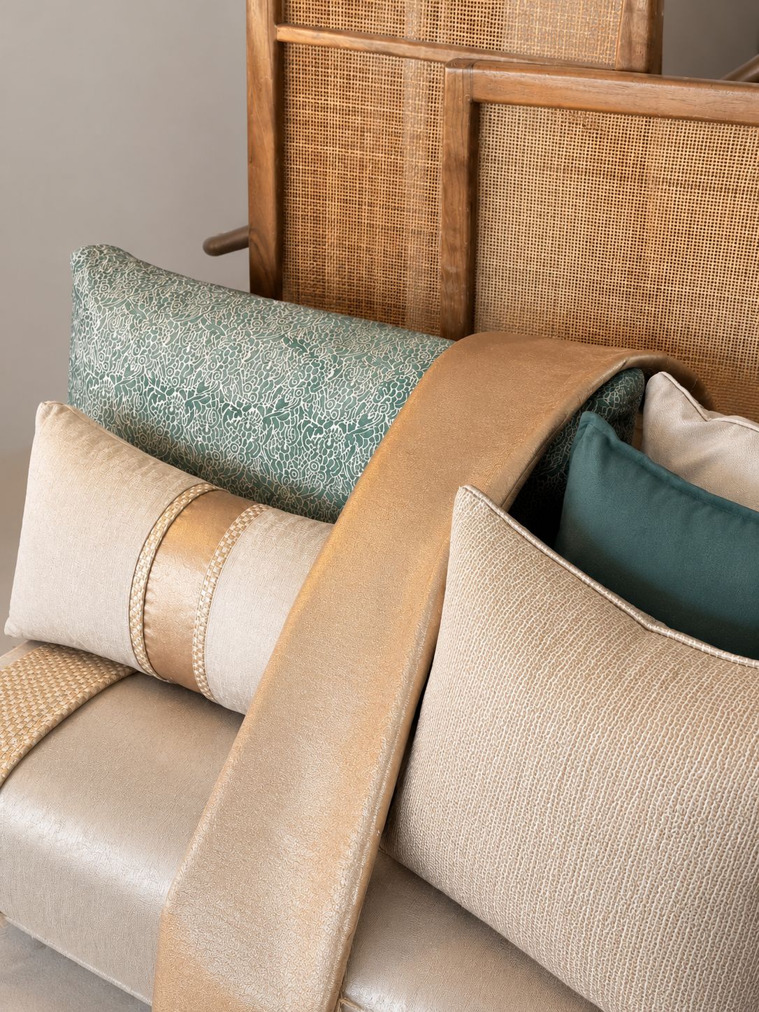 Tissu fleuri en relief