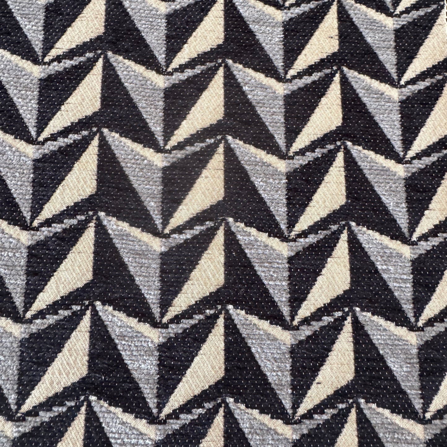 Tissu en chenille noire robuste idéale pour assise et coussin .