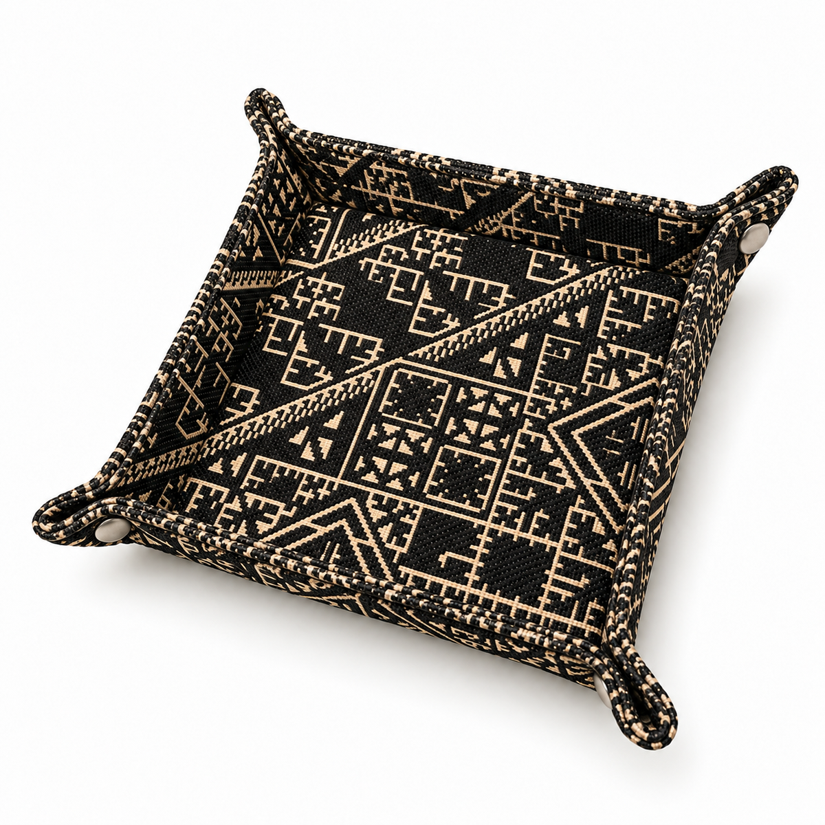 Vide-poche décoratif noir en tissu tissé au Maroc, à motifs géométriques effet brodé, photographié sur fond blanc – Biyadi Collection.