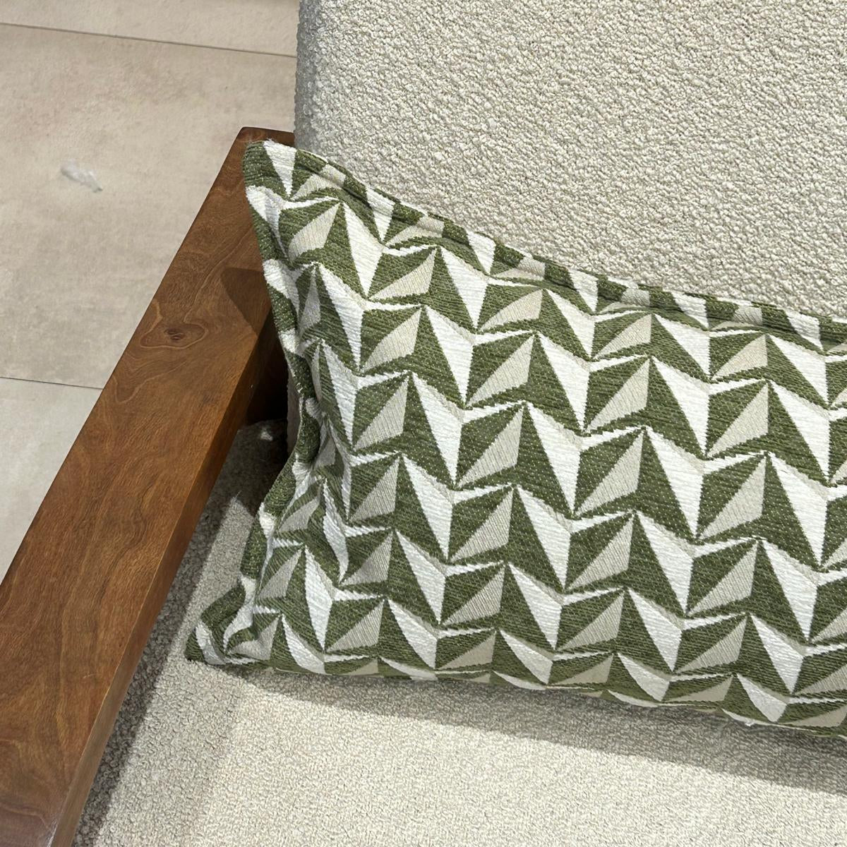 Coussin rectangulaire motif géométrique vert et écru 65x35cm