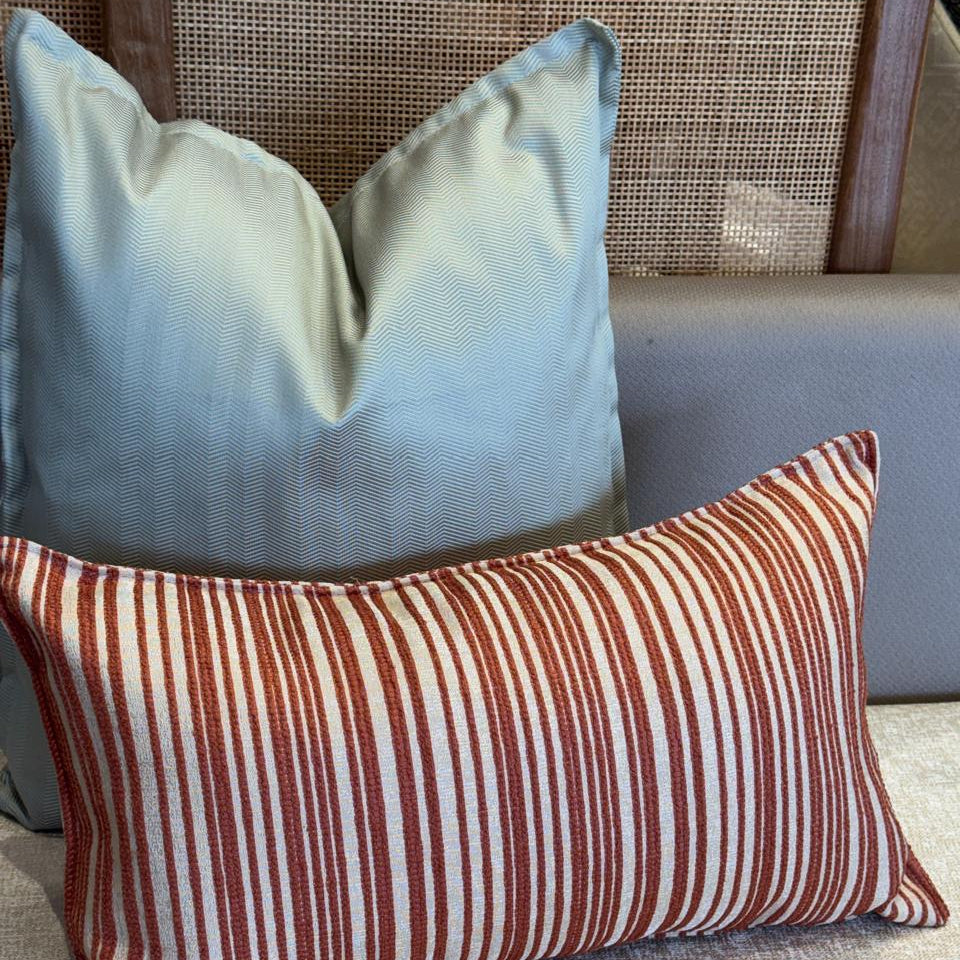 Coussin décoratif vert à motif chevron 50x50cm