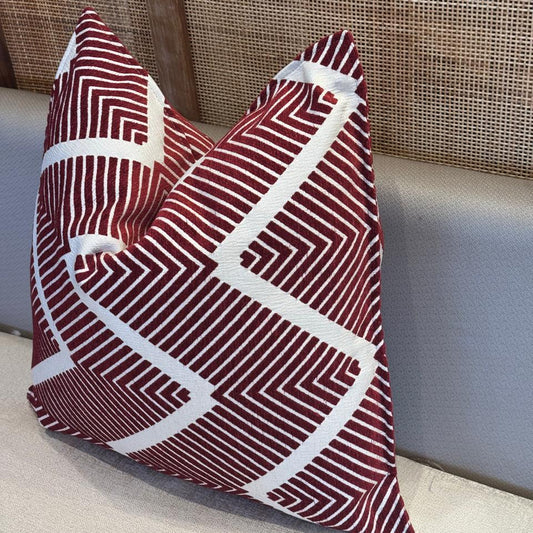 Coussin décoratif zigzag en chenille bordeau 50x50cm