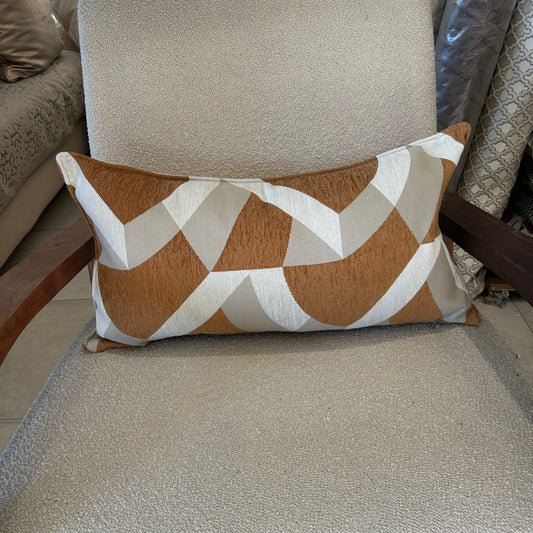 Coussin rectangulaire nude marron d’inspiration marocaine, fait main pour décoration intérieure