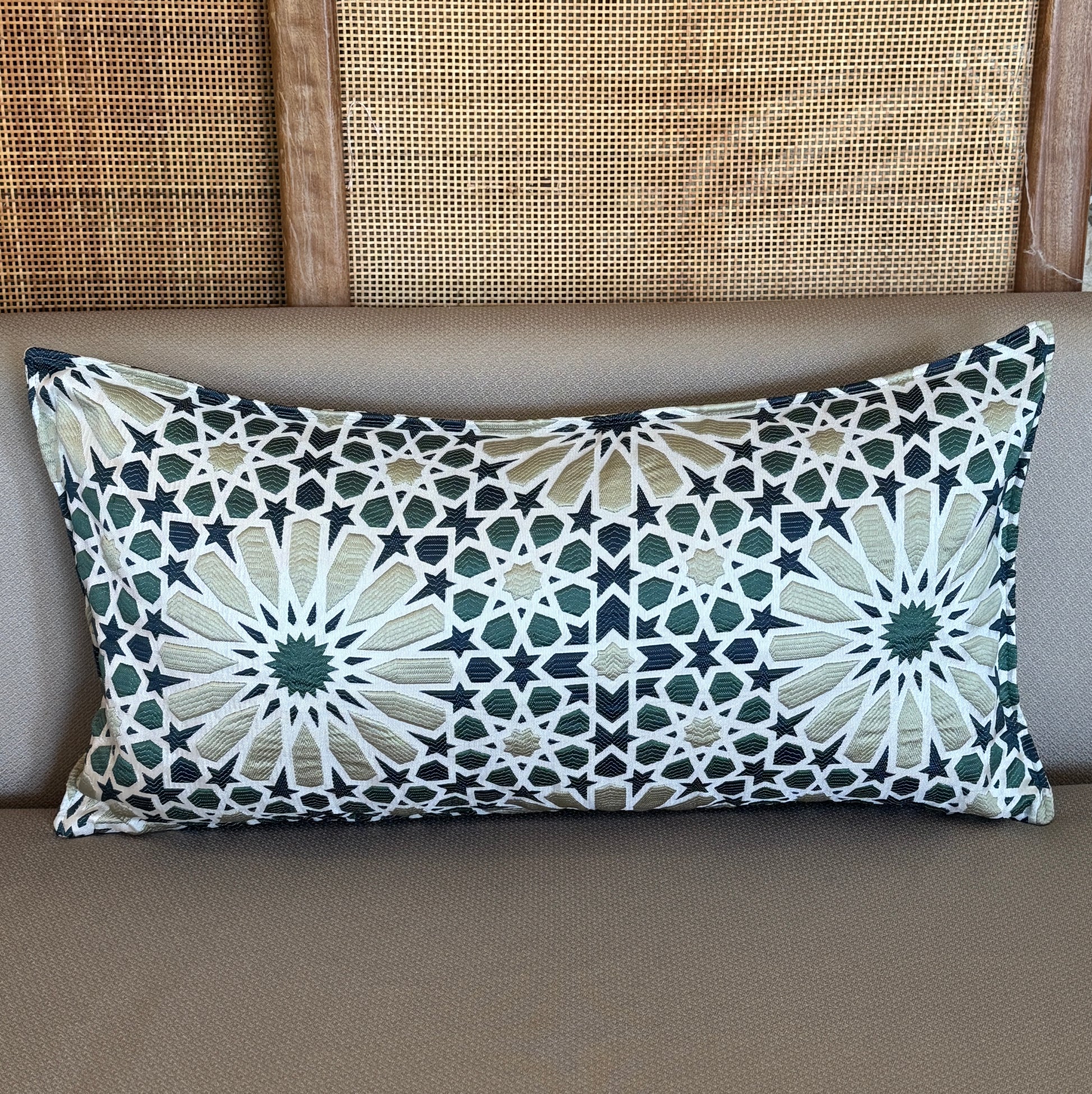 Coussin décoratif rectangle à motif Zellij traditionnel marocain