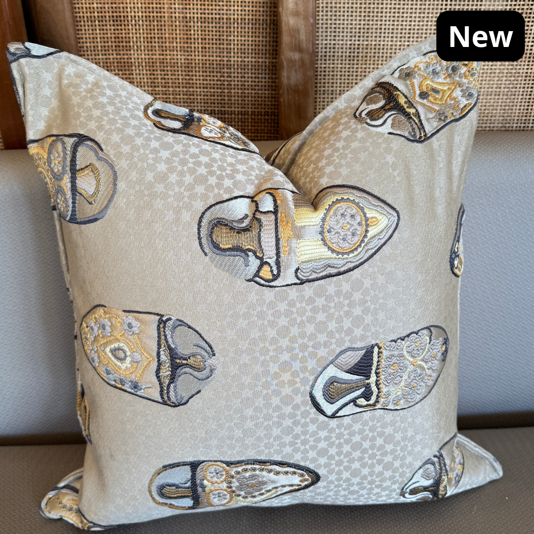 coussin décoraif roral babaouche grise