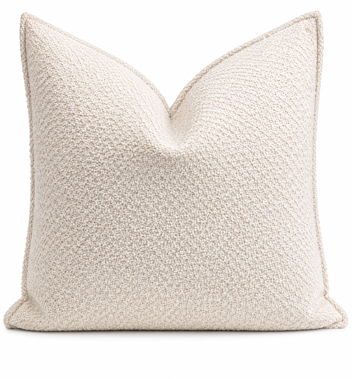Coussin carré beige en tissu bouclette texturé sur fond blanc, style minimaliste et élégant pour décoration intérieure moderne.