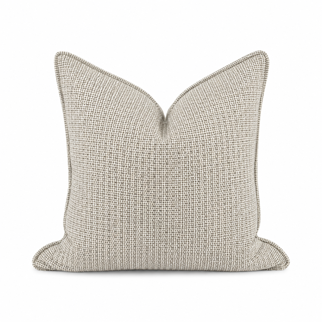 Coussin carré beige taupe doré à texture tissée en tissu tissé au Maroc, avec finition passepoil, idéal pour une décoration intérieure élégante et contemporaine.