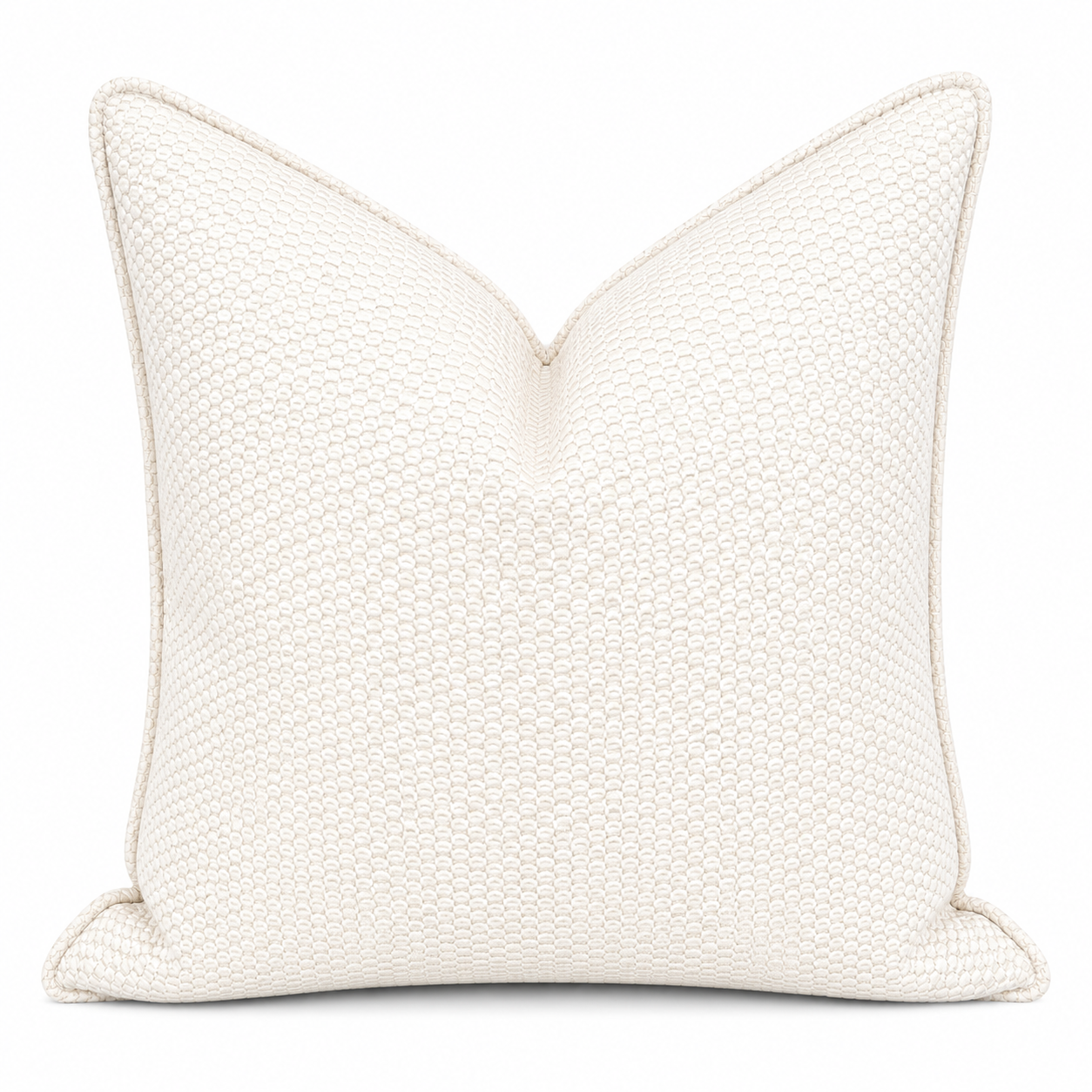 Coussin décoratif écru texturé , au style sobre et raffiné, posé sur un canapé beige dans une ambiance chaleureuse et naturelle.