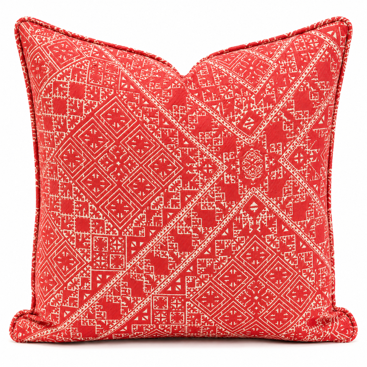 Coussin décoratif fuchsia en tarz marocain avec motifs géométriques tissés, Collection Biyadi.