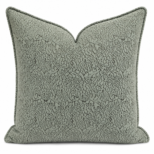 Coussin décoratif vert à motif floral en relief, tissu marocain élégant pour salon chic et contemporain.