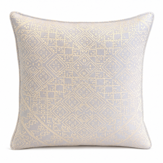 Coussin décoratif néobeldi  bleu ciel à motifs marocains géométriques tissés, au style élégant et lumineux pour salon moderne chic.