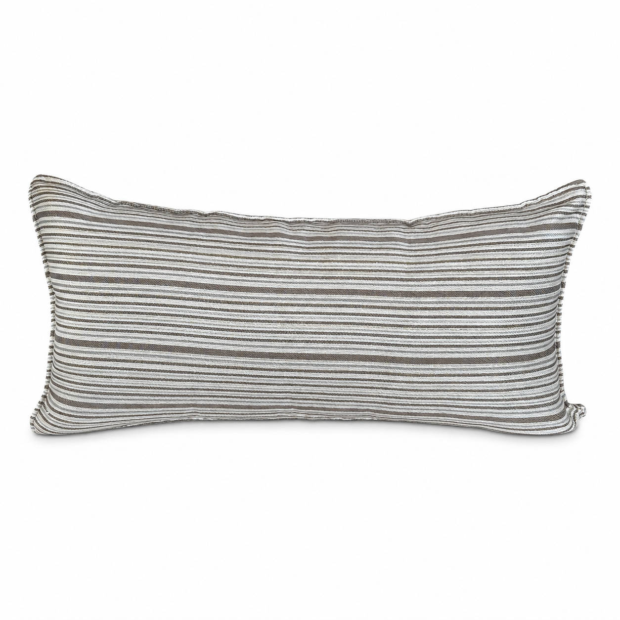 oussin rectangulaire à rayures fines taupe et écru posé sur un canapé taupe dans une ambiance naturelle et élégante