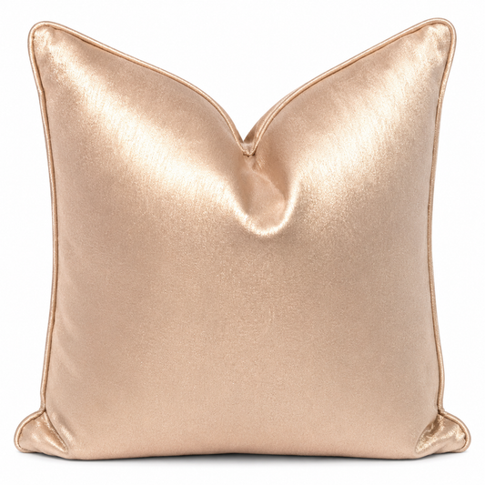 Coussin décoratif uni bronze satiné avec effet lumineux et finition élégante, idéal pour un salon chic et contemporain.