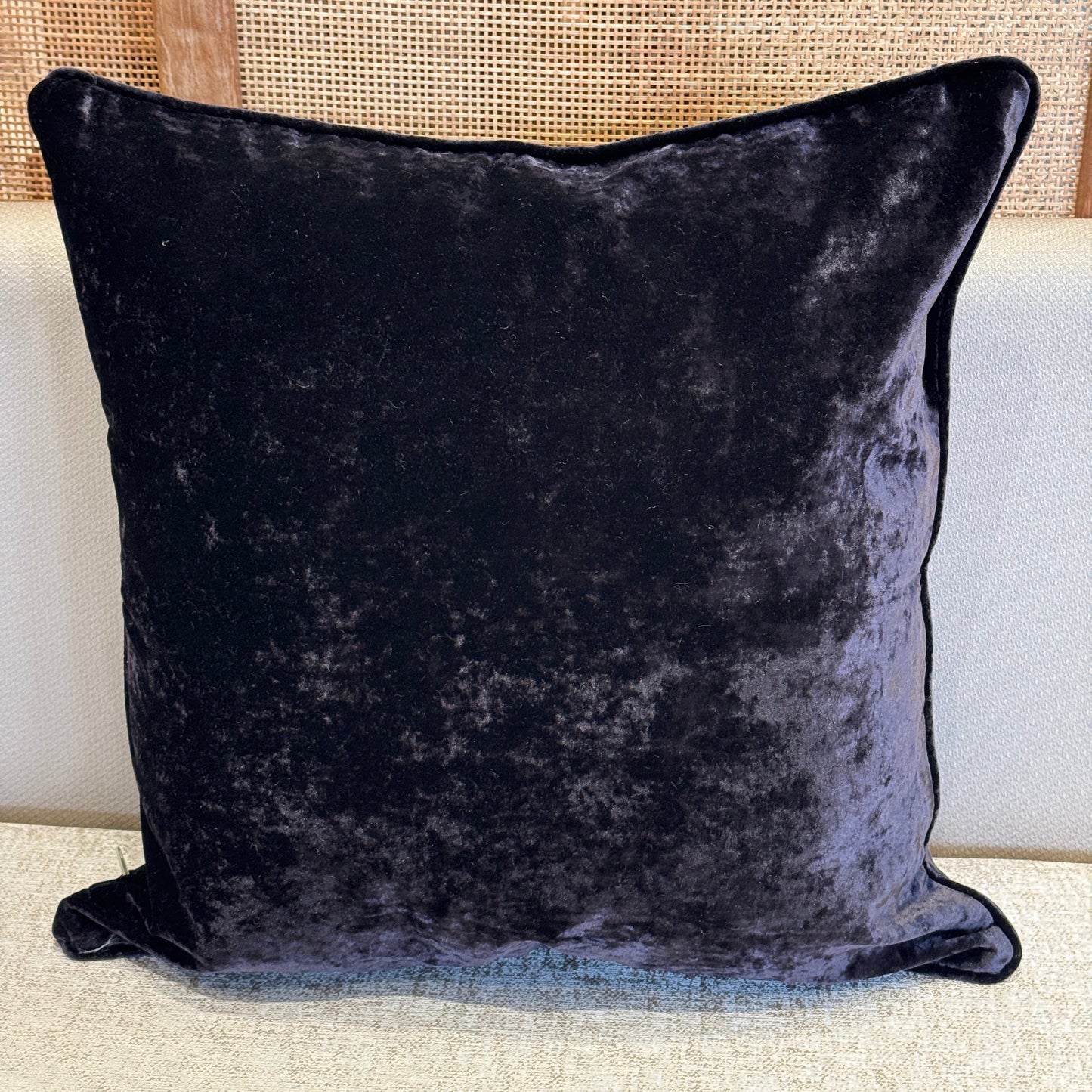 Coussin décoratif en velour noir