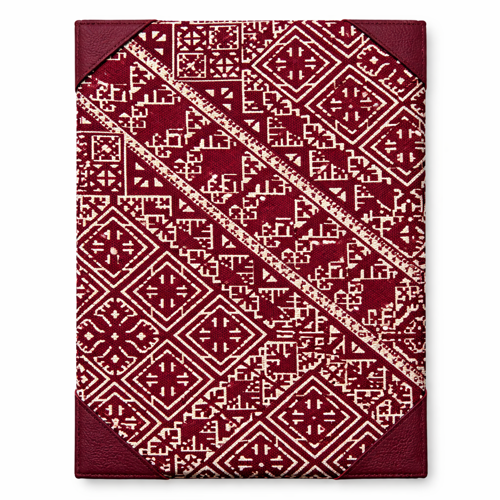 Porte-documents format A5 noir en tissu Tarz à motifs géométriques bordeau, avec finitions en cuir.