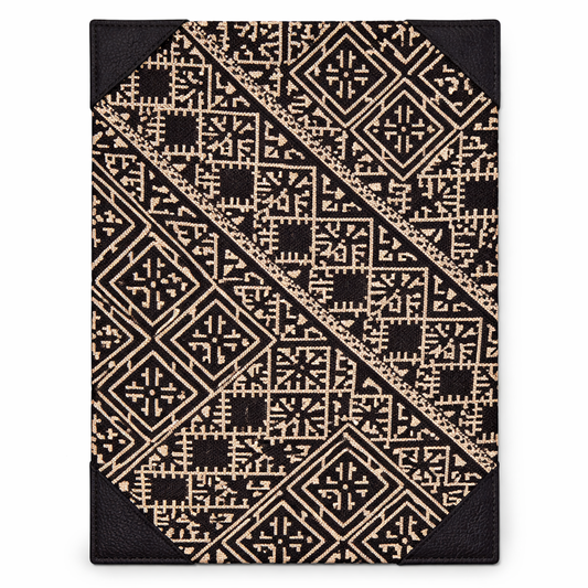 Porte-documents format A5 noir en tissu Tarz à motifs géométriques noir, avec finitions en cuir.