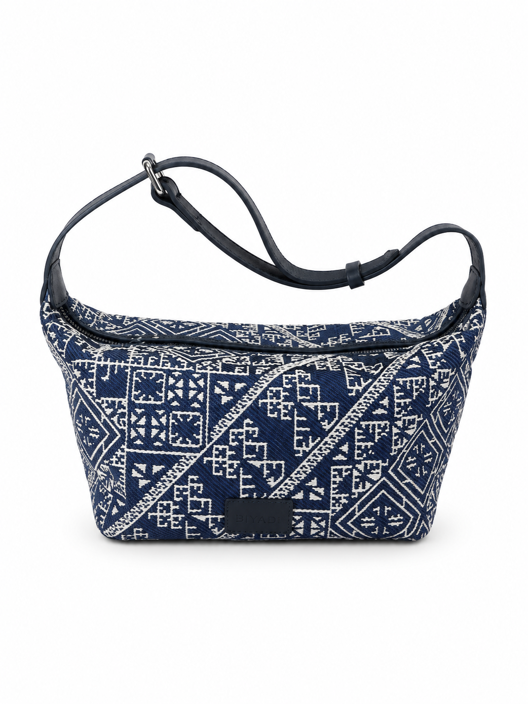 Sac baguette bleu en tissu marocain tissé avec motif géométrique traditionnel et anse courte assortie.