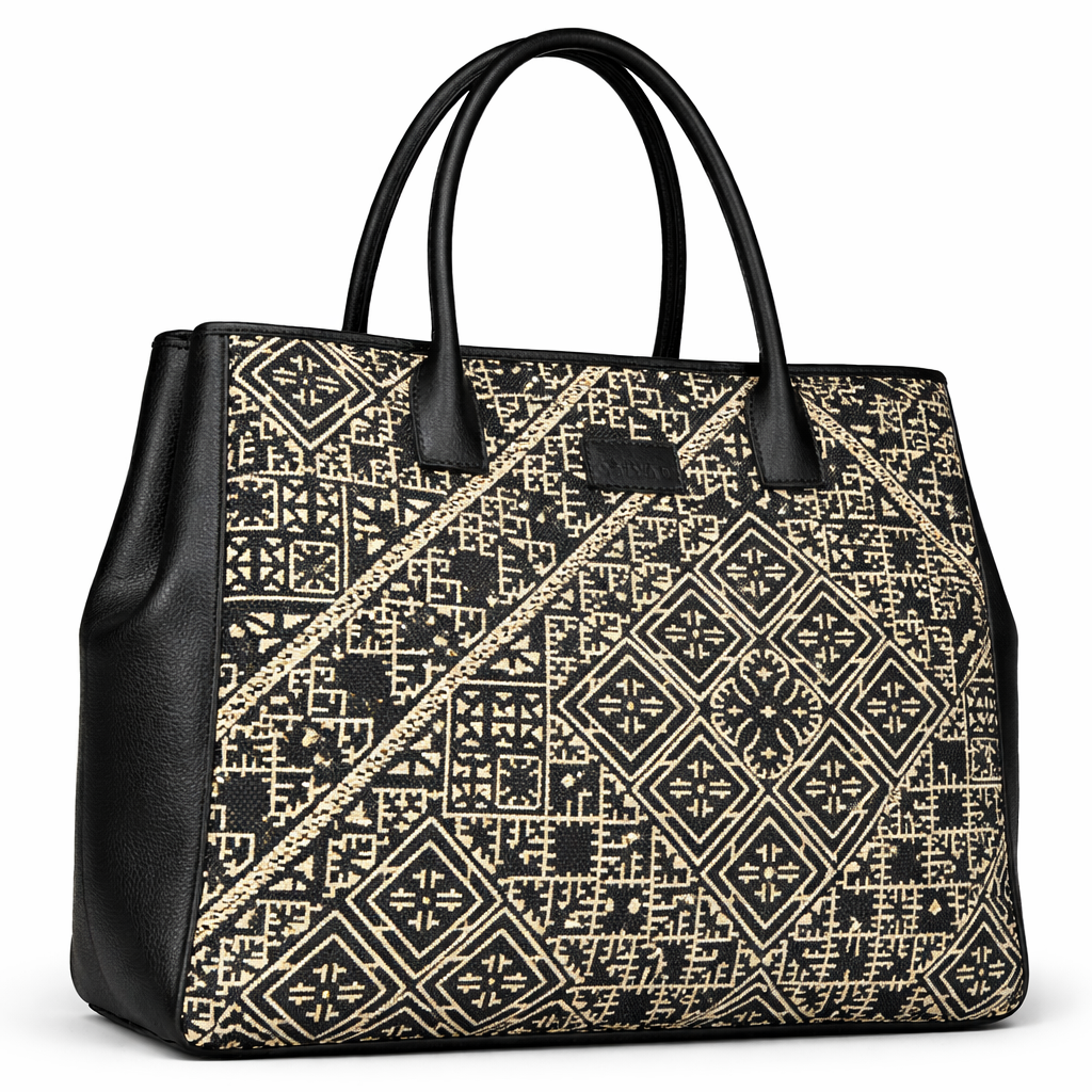 Sac caba noir en tissu marocain tissé avec anses en cuir, motif géométrique inspiré du patrimoine marocain.