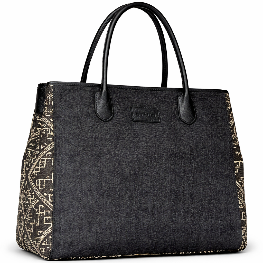 Sac caba noir en tissu marocain tissé avec empiècements latéraux à motif géométrique et anses longues en cuir noir.