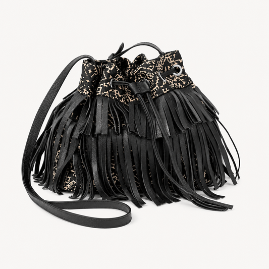 Sac seau à franges noir en tissu marocain  tissé au Maroc avec finitions en cuir, création Biyadi Collection.