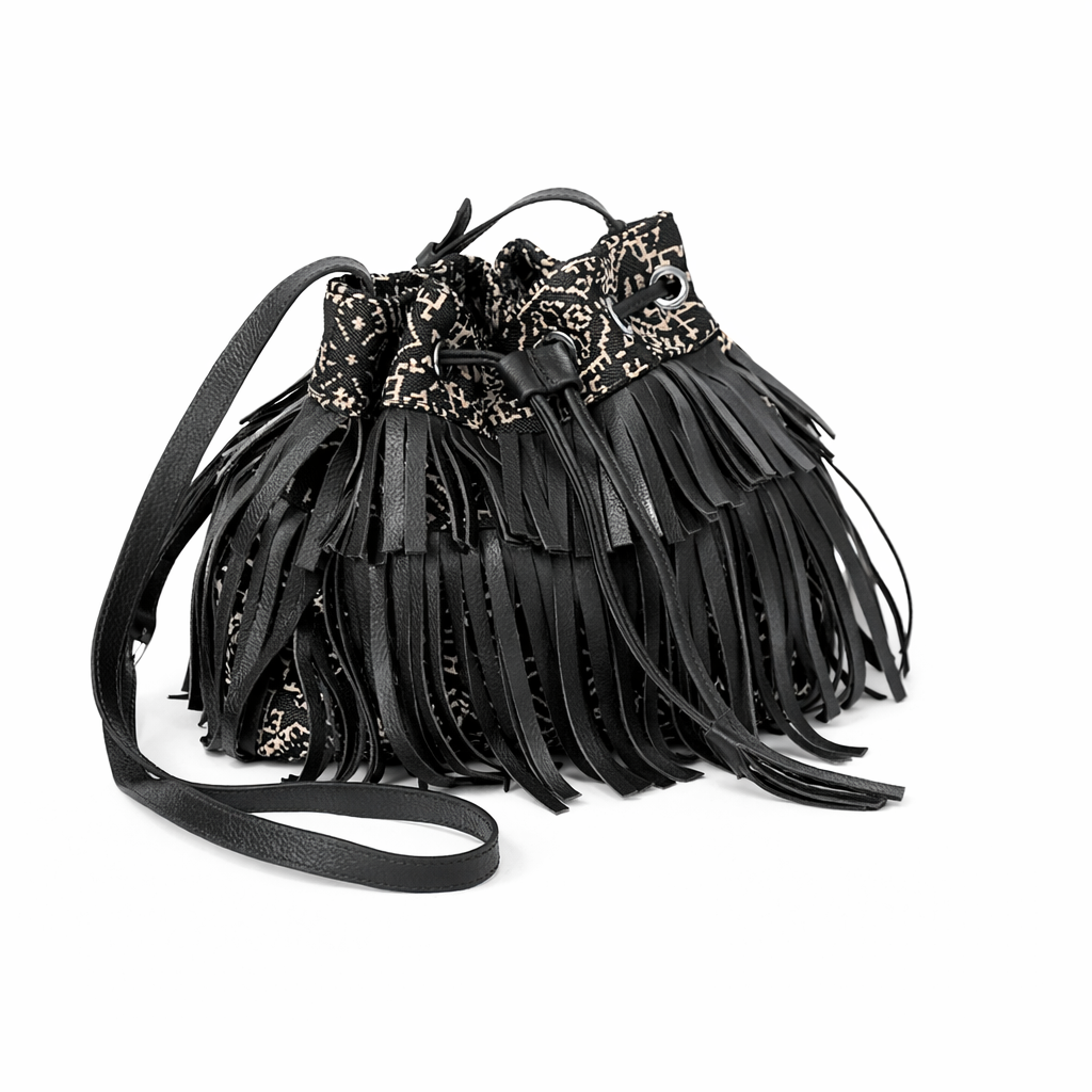 Sac seau à franges noir en tissu marocain  tissé au Maroc avec finitions en cuir, création Biyadi Collection.