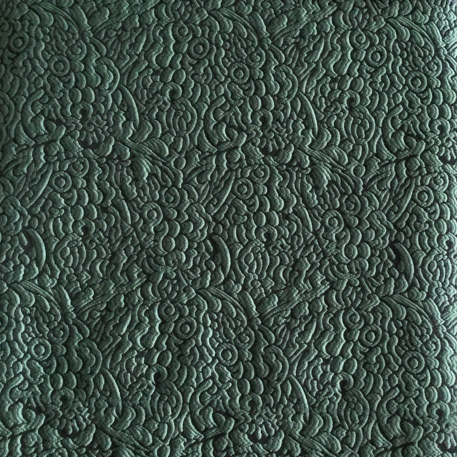 Tissu fleuri en relief, vert, tissé au Maroc – Biyadi Collection"