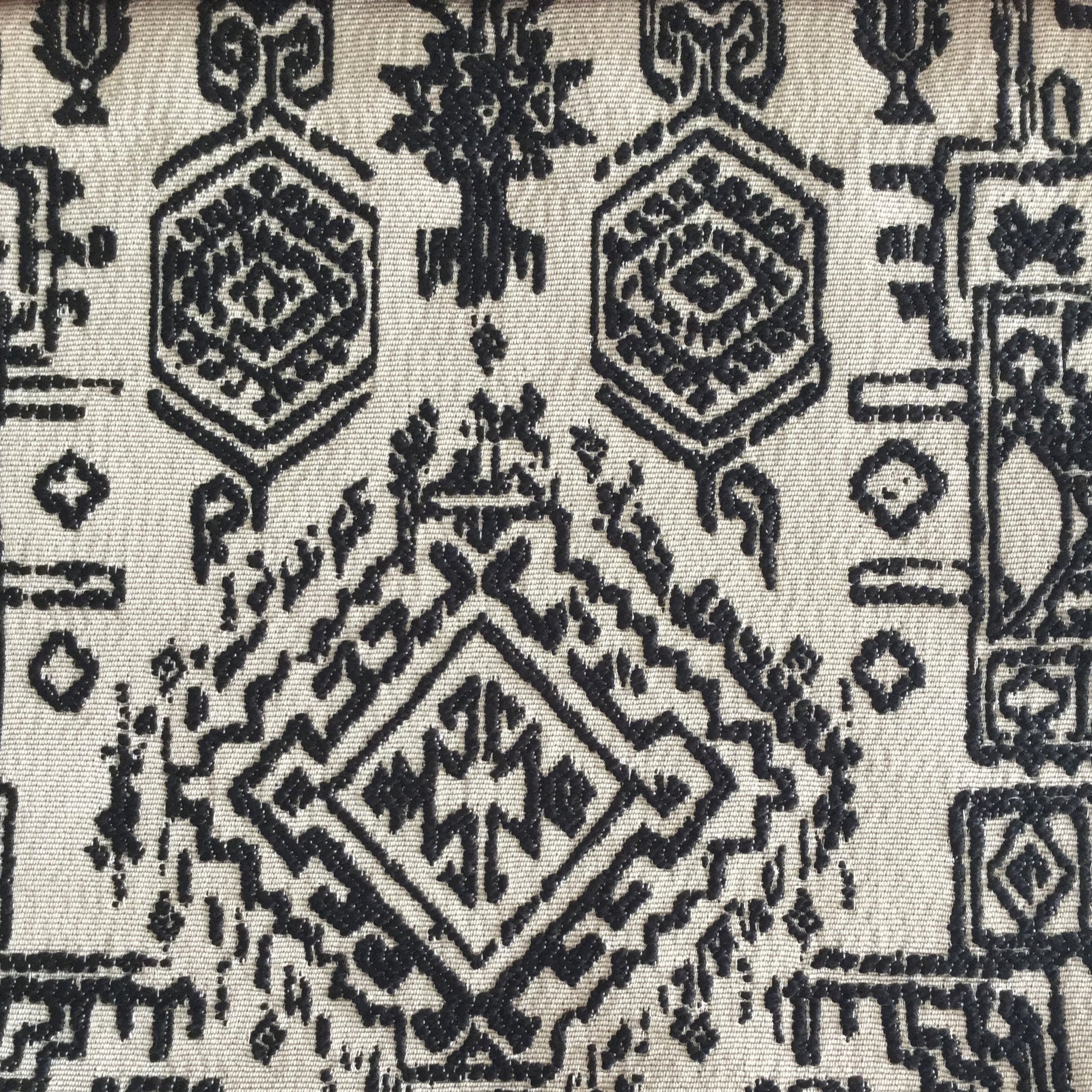 Tissu d’ameublement tribal berbère en relief, coloris noirs