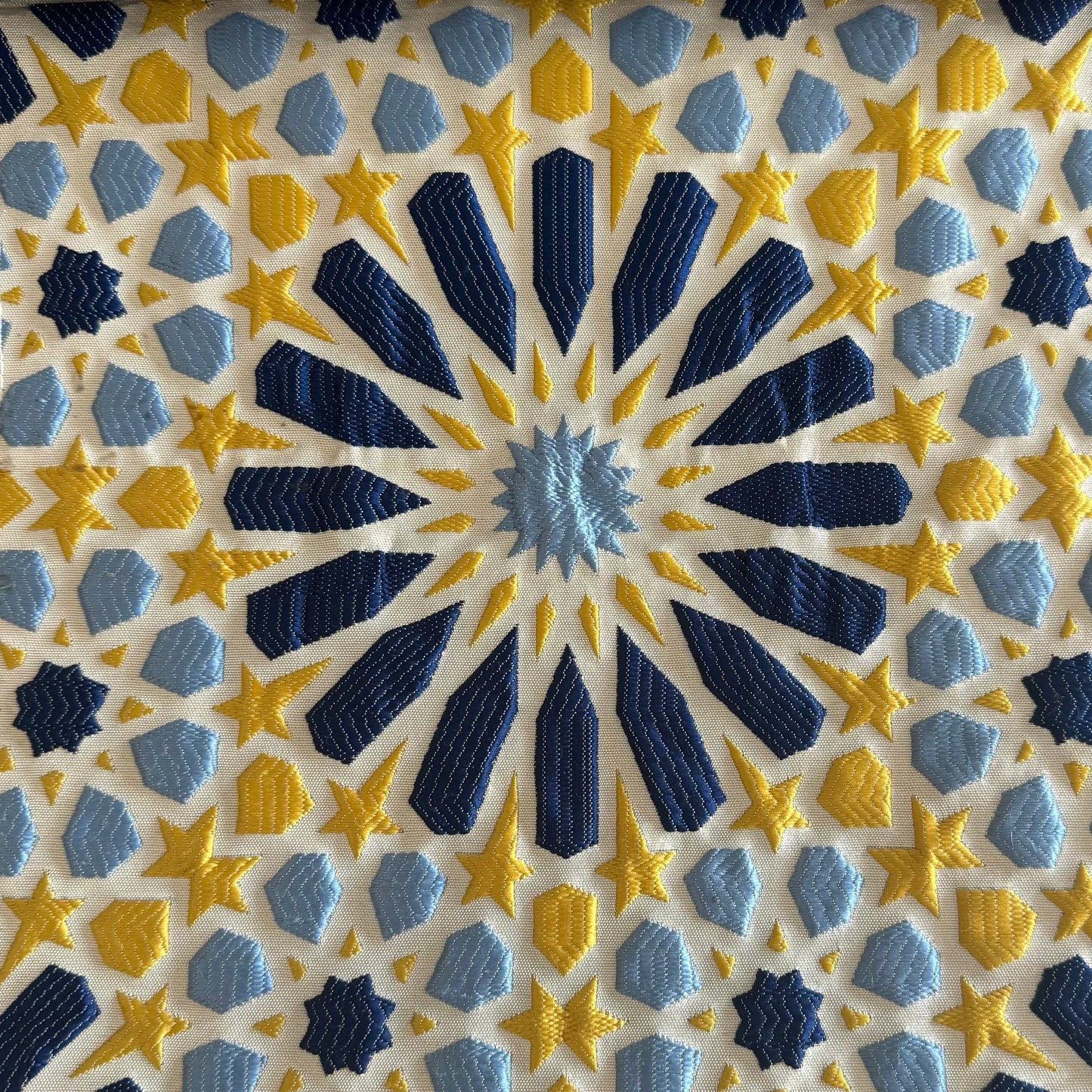 Tissu Zellij marocain bleu turquoise et jaune à motifs géométriques embossés pour décoration