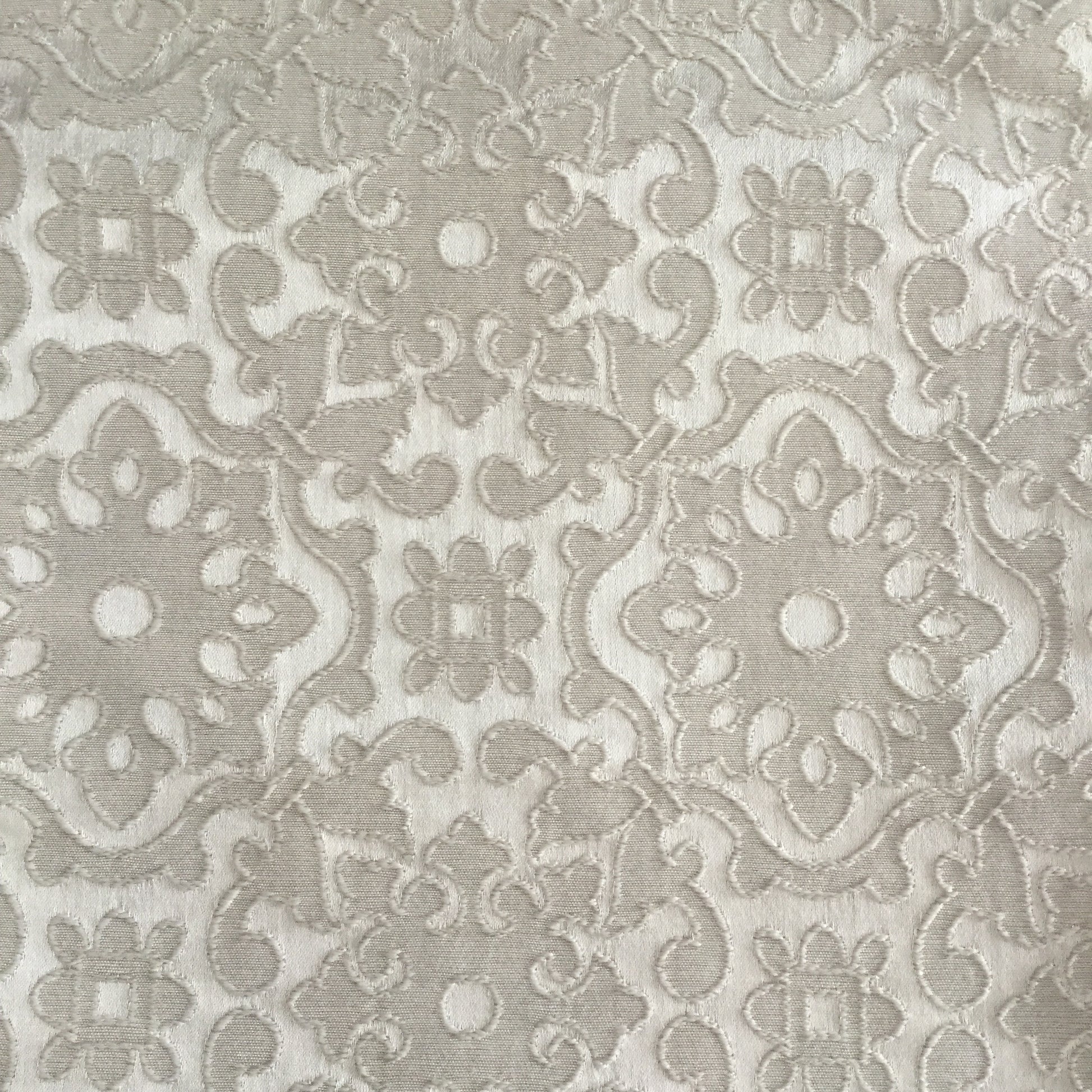 Tissu damassé à motif floral élégant, tissé en relief