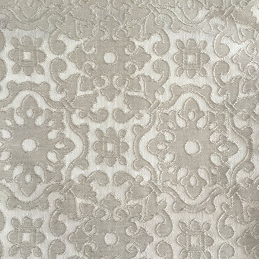 Tissu damassé à motif floral élégant, tissé en relief